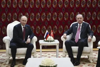 Cumhurbaşkanı Erdoğan, Türkmenistan'da Putin ile bir araya geldi
