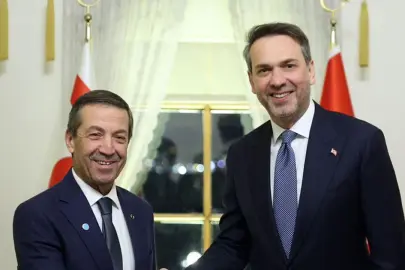 KKTC. Dışişleri Bakanı Ertuğruloğlu, TC  Enerji ve Tabii Kaynaklar Bakanı Bayraktar ile bir araya geldi