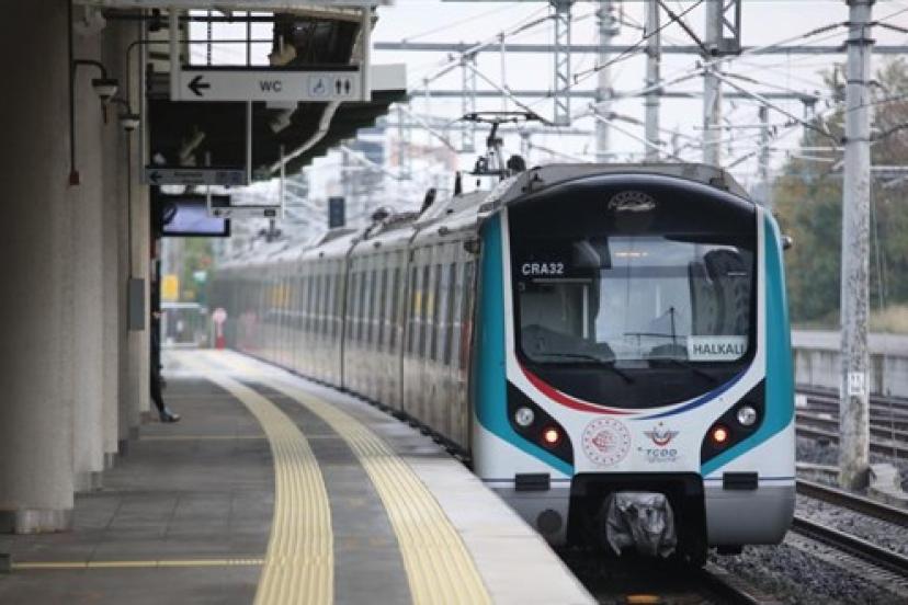 Marmaray Bakırköy istasyonunda bir kişi intihar teşebbüsünde bulundu.