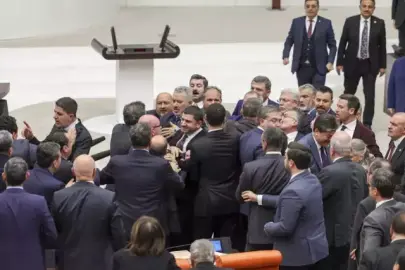 TBMM Genel Kurulu’nda  Milletvekilleri Birbirine Girdi