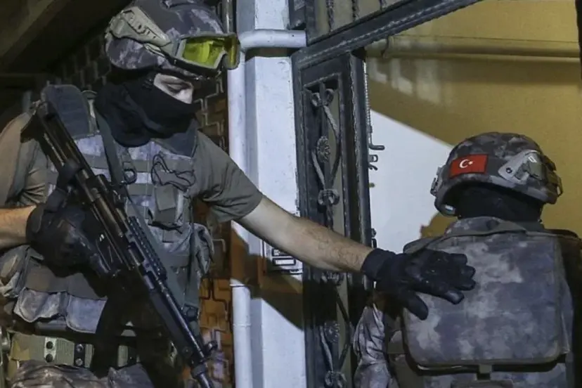 Yalova'da DEAŞ  ' Operasyonda 6  terörist etkisiz hale getirildi . 3  şehidimiz var