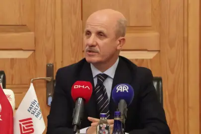 YÖK Başkanı Prof. Dr. Erol Özvar  ' dan  açıklama 8 sömestiri 3 yılda tamamlayacak düzenleme için çalışıyoruz