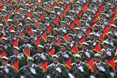 İRAN DEVRİM MUHAFIZLARI TEYAKKUZ HALİNDE