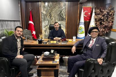 İş insanı  ALİ NİHAT PAPUÇÇUOĞLUN' dan  DÜNYA GENÇLİK KONSEYİ’NE ANLAMLI ZİYARET