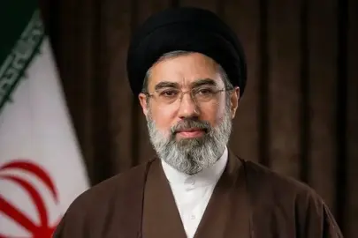 İran'ın yeni dini lideri Mücteba Hamaney "Babamın naaşını  gördüm" diyerek anlattı: Sağ elini... yumruk yapmıştı