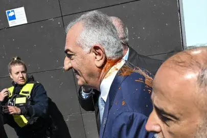 Almanya'da İran'ın devrik Şah'ının oğlu Pehlevi'ye boyalı saldırı