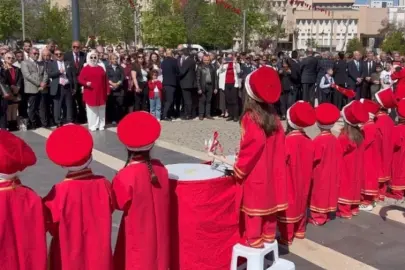 CHP İl Yönetiminden 23 Nisan Kutlamalarında Çocuk Mehter Takımına Protesto