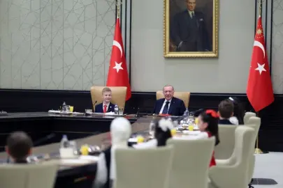 Cumhurbaşkanı Recep Tayyip Erdoğan, 23 Nisan Ulusal Egemenlik ve Çocuk Bayramında Koltuğu Civan isimli çocuğa devretti.