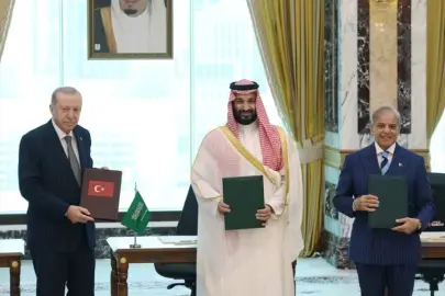 Cumhurbaşkanı Erdoğan, Suudi Arabistan'da liderlerle önemli görüşme