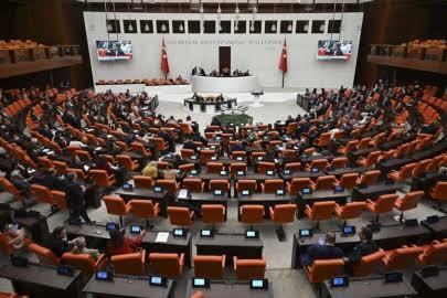 MECLİS’TE TARİHİ OYLAMA: YENİ DÖNEMİN KAPISI AÇILDI