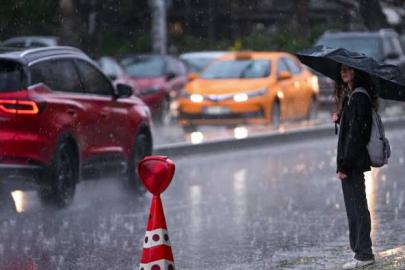 İstanbul Dahil 14 İle Sarı Kodlu Uyarı: Kuvvetli Yağış ve Fırtına Geliyor
